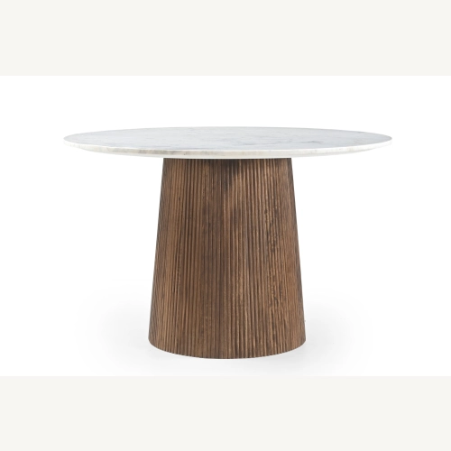 Marmoholz Scanno – Stół do jadalni | Biały Marmur & Brązowy Mango | Ø120 cm